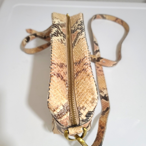 MADEWELL The Transport Camera Bag Snake Embossed Leather - Picture 9 of 14